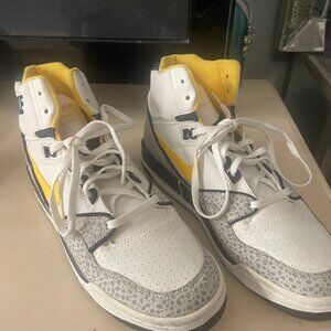 NEVER WORN NIKE AIR HIGH TOPS